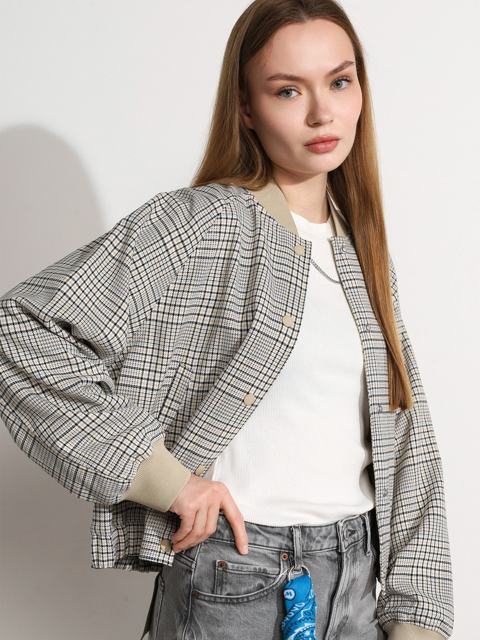 Жакет-бомбер в клетку на кнопках